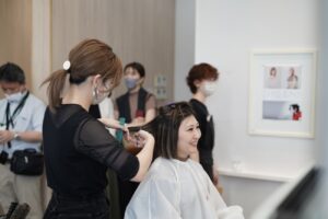 ギオン×美容室ＴＡＹＡ　異業種コラボで「ヘアメイク＆座談会」